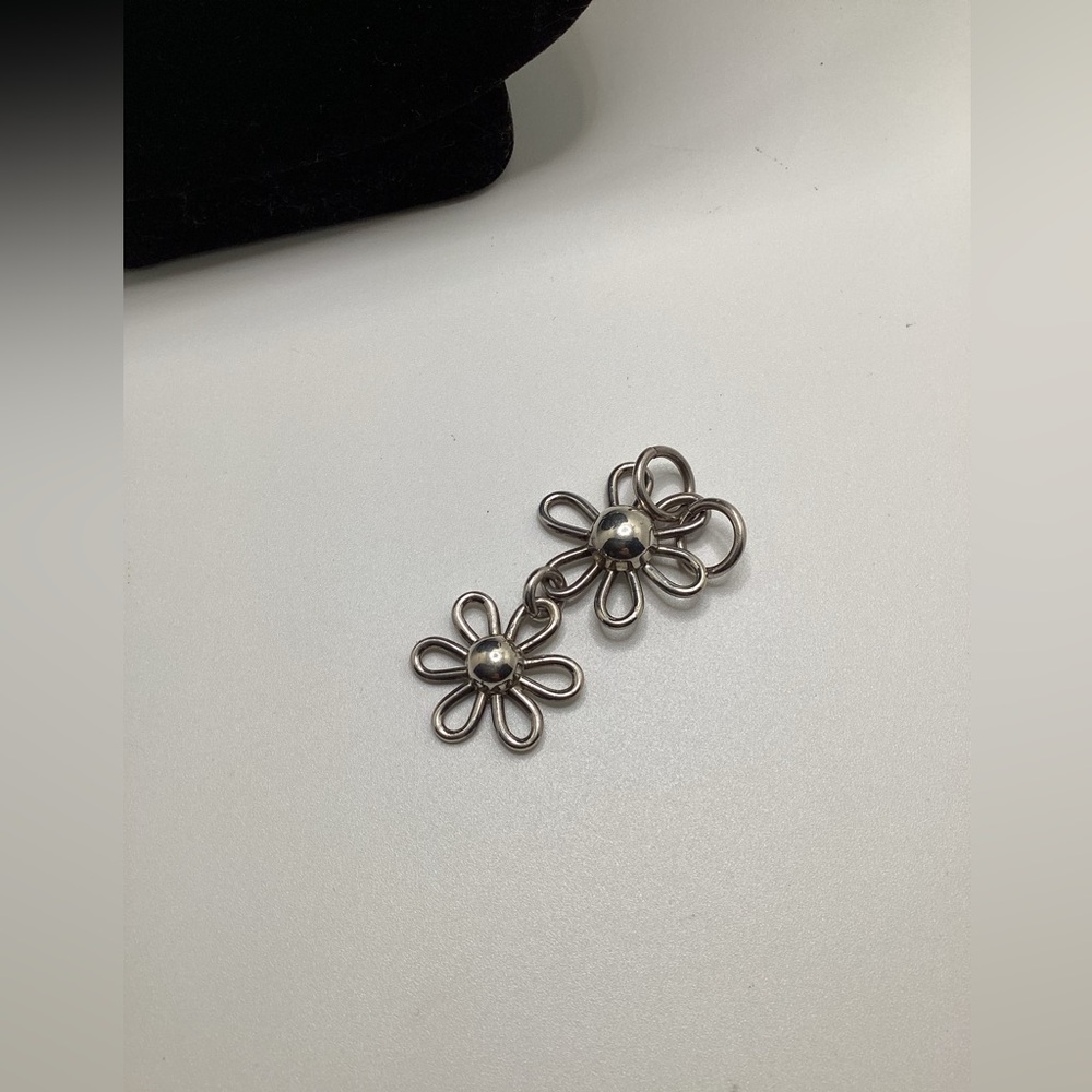 Silver plated double daisy charm. Charm only - Picture 8 of 8